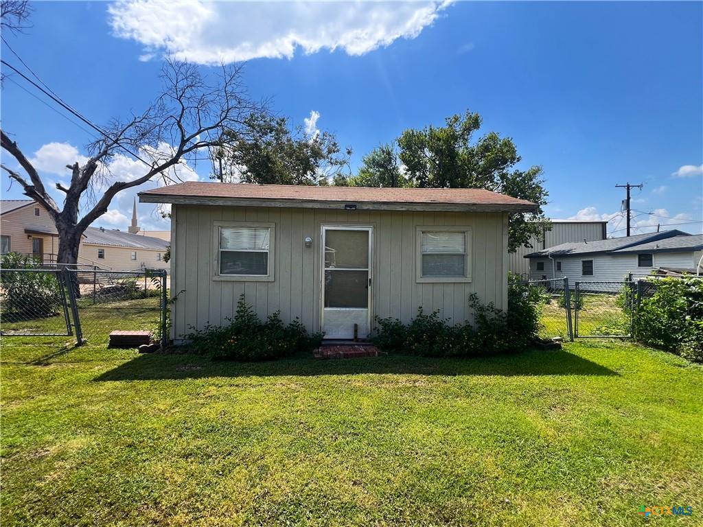 14 W Post Oak Ave, Rogers, TX 76569