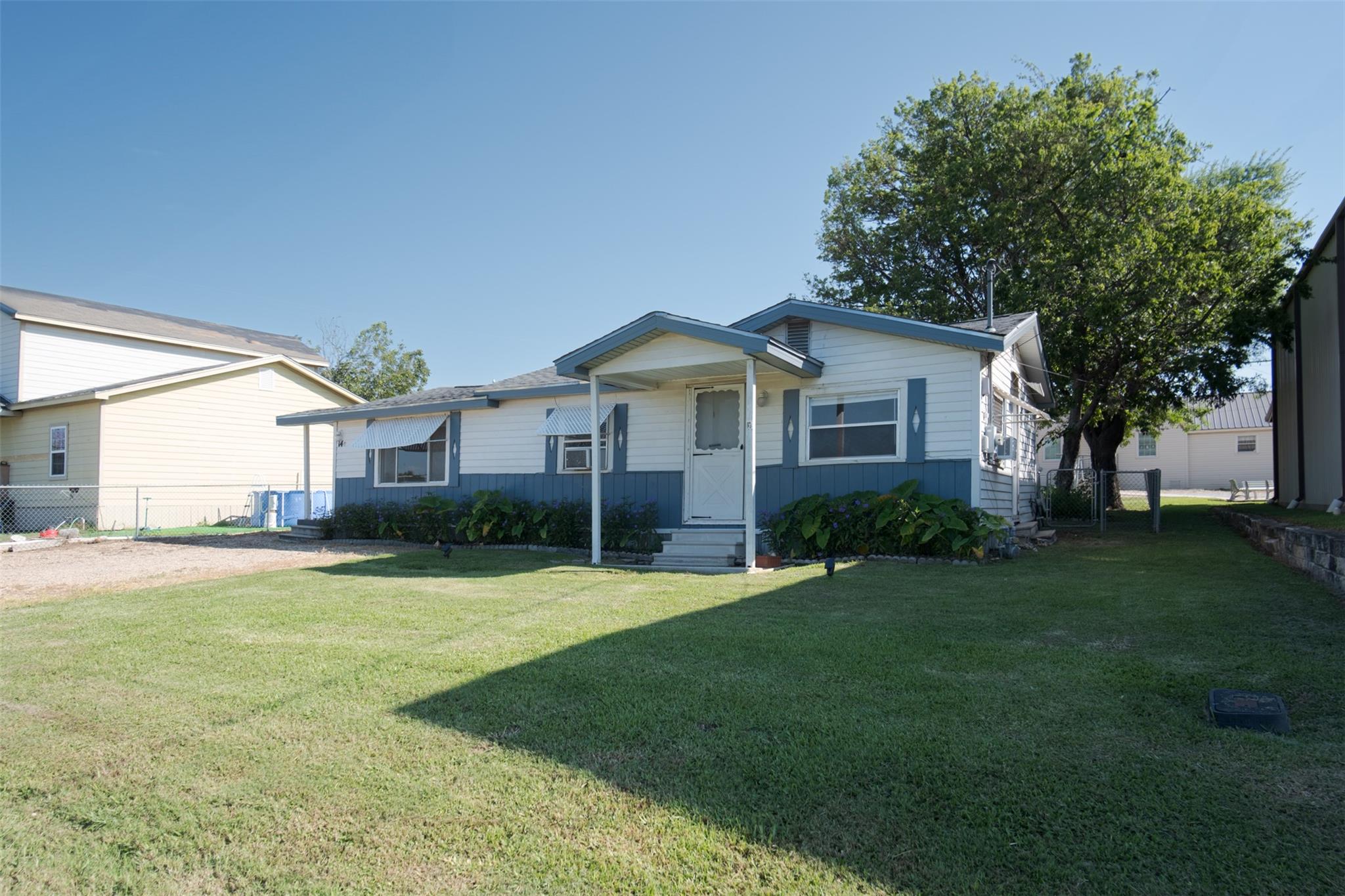 14 W Post Oak Ave, Rogers, TX 76569