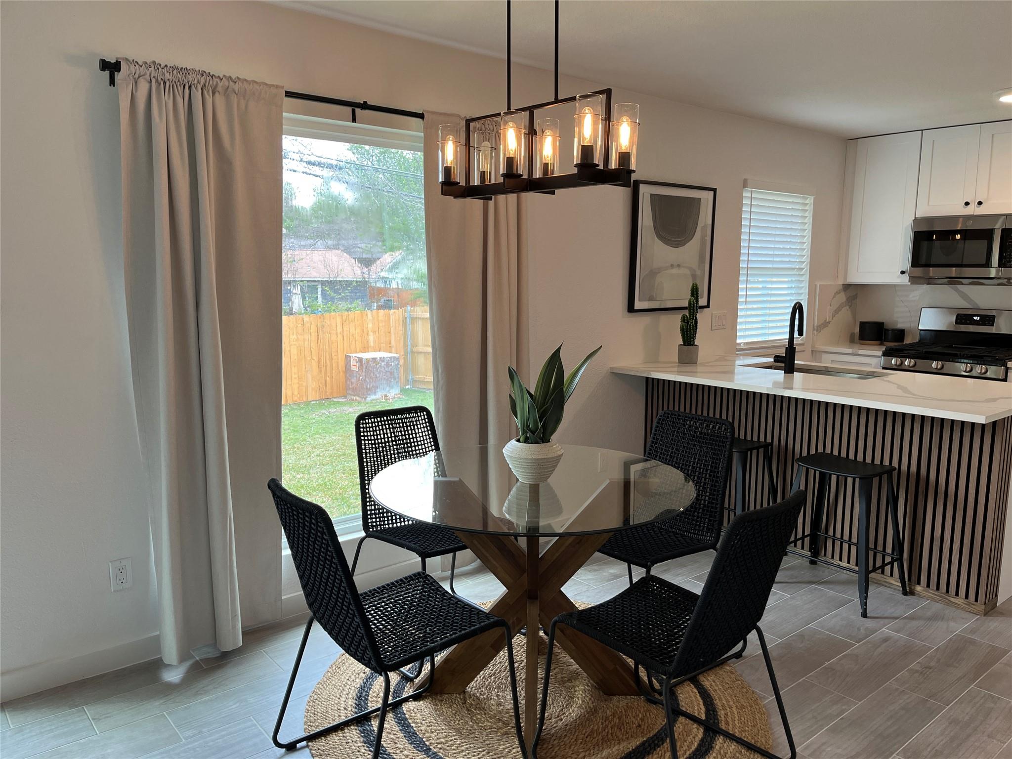 9502 Crown Ridge Dr, Austin, TX 78753