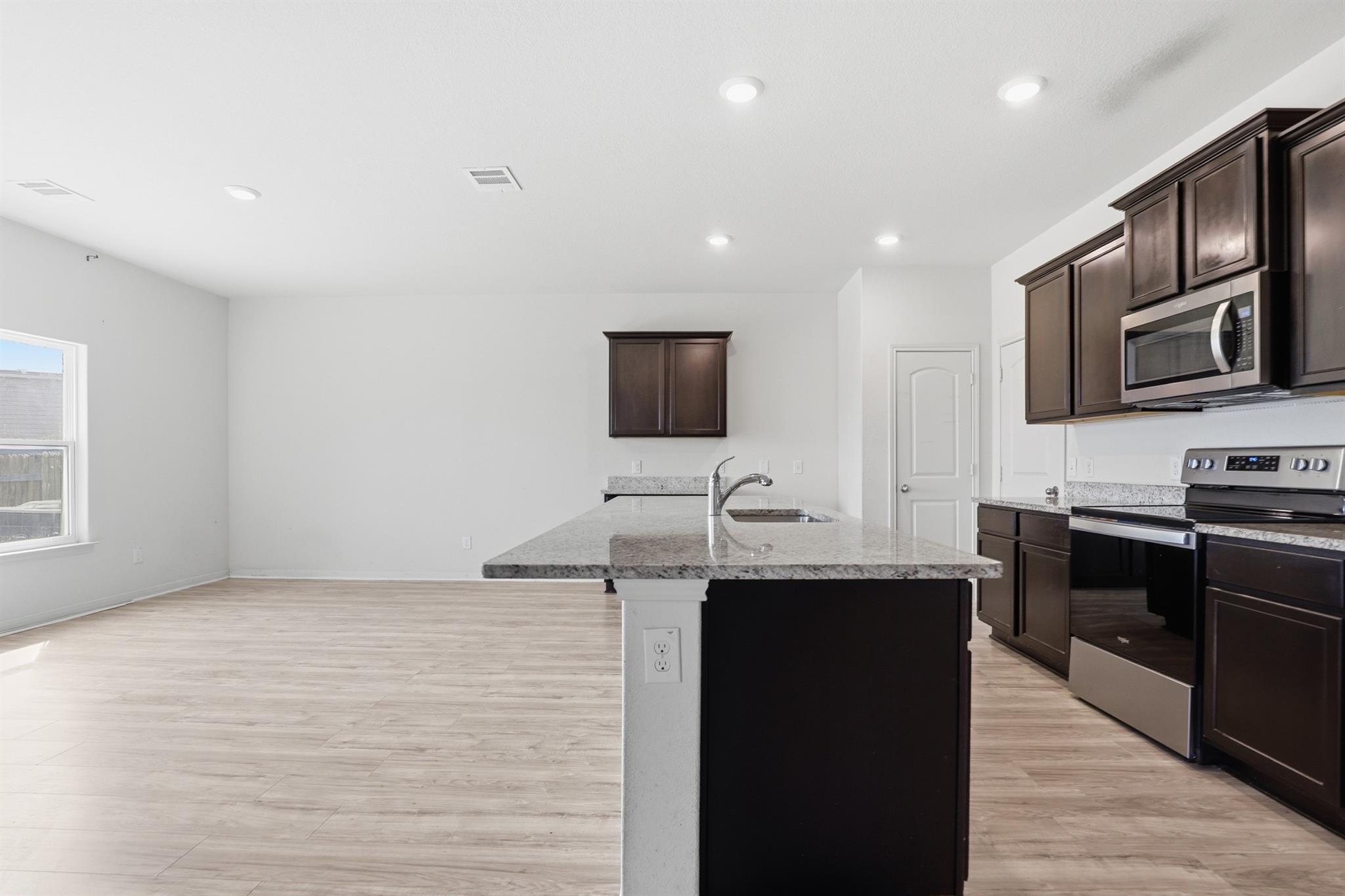 300 Hyacinth Way, Jarrell, TX 76537