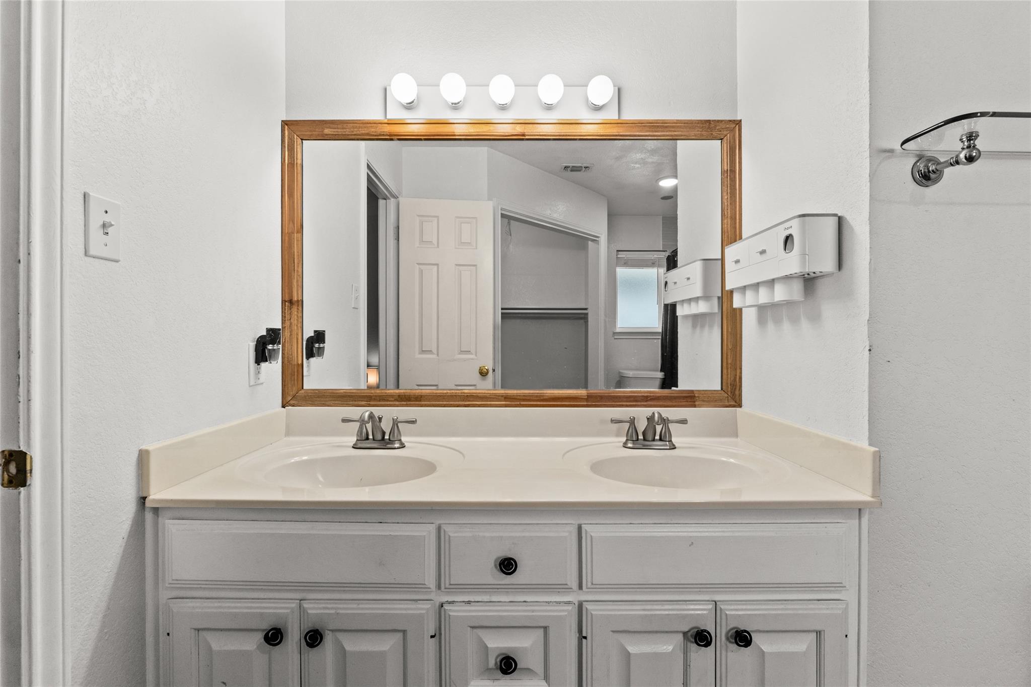 2210 Barry Dr, Killeen, TX 76543