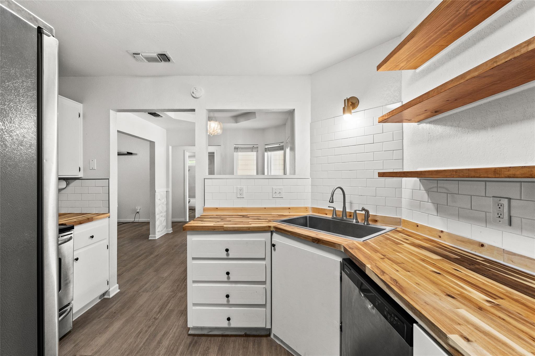 2210 Barry Dr, Killeen, TX 76543