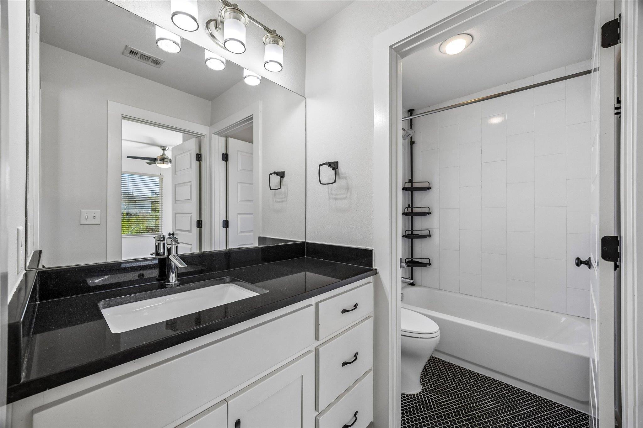 1182 Ridgeway Dr # B, Austin, TX 78702