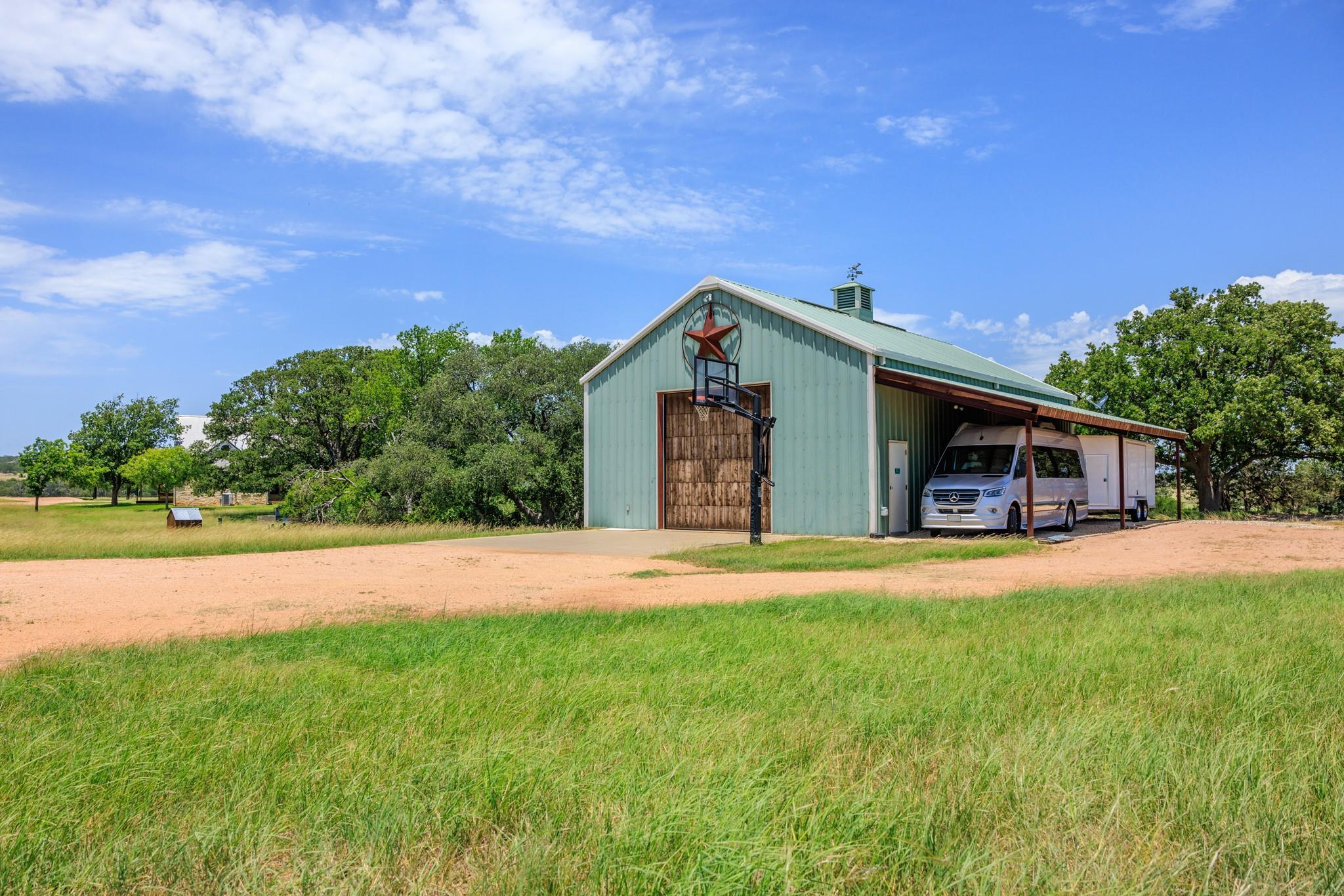 810 Clear Creek Ln, Fredericksburg, TX 78624