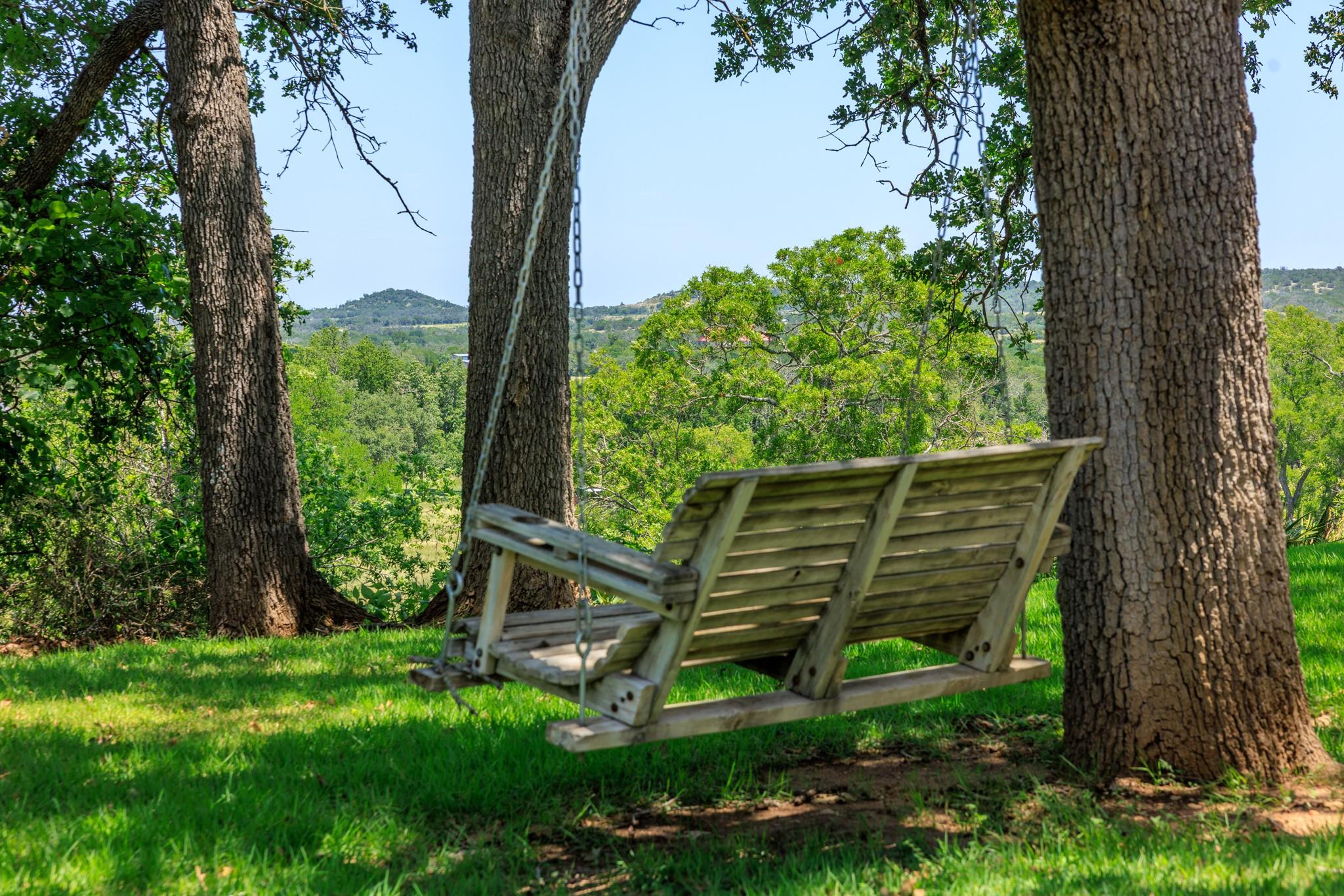 810 Clear Creek Ln, Fredericksburg, TX 78624