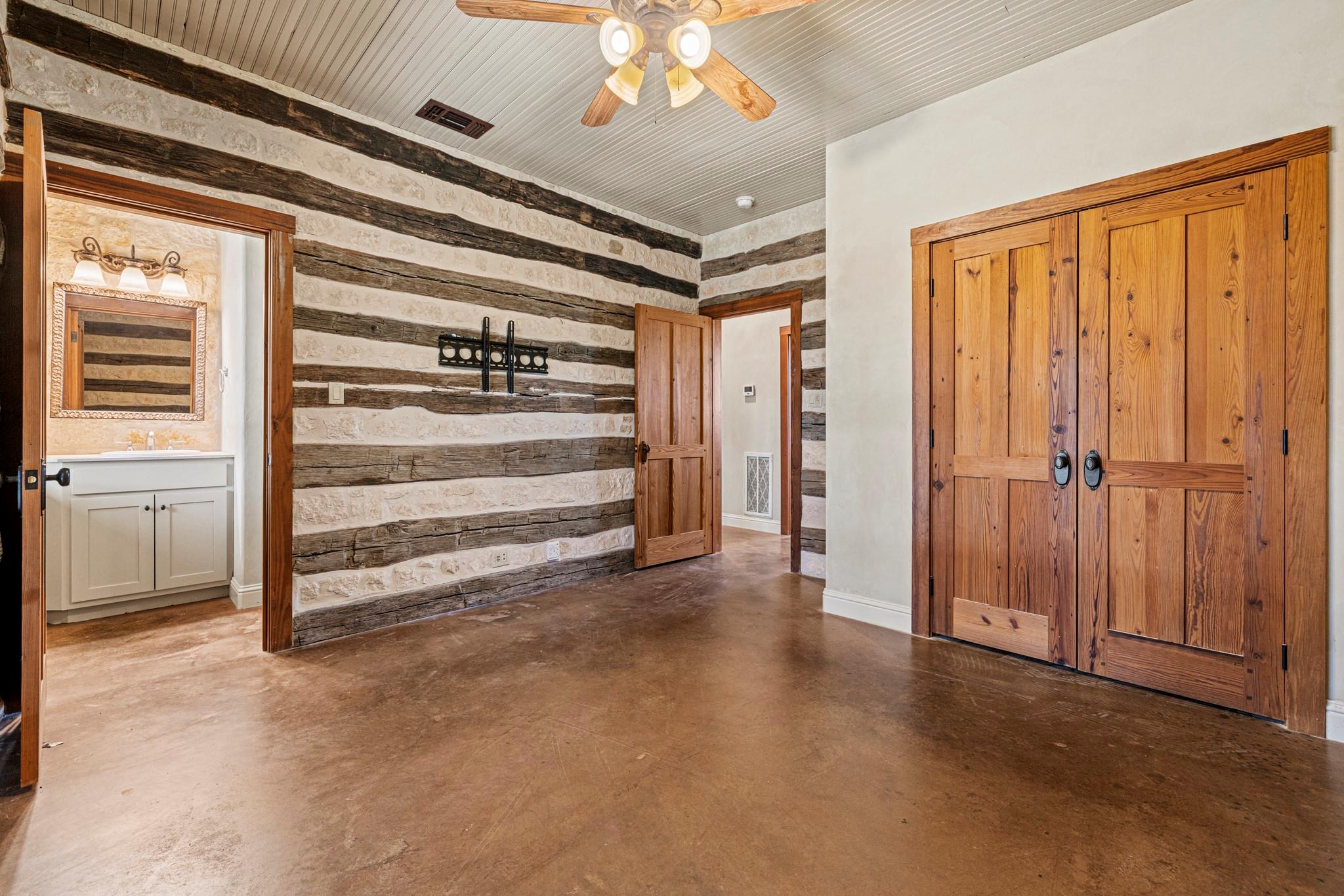 810 Clear Creek Ln, Fredericksburg, TX 78624