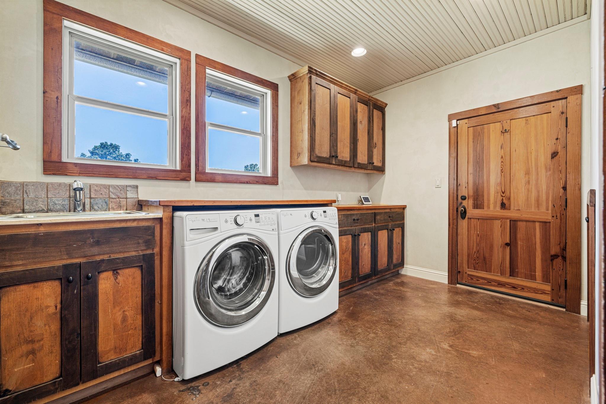 810 Clear Creek Ln, Fredericksburg, TX 78624