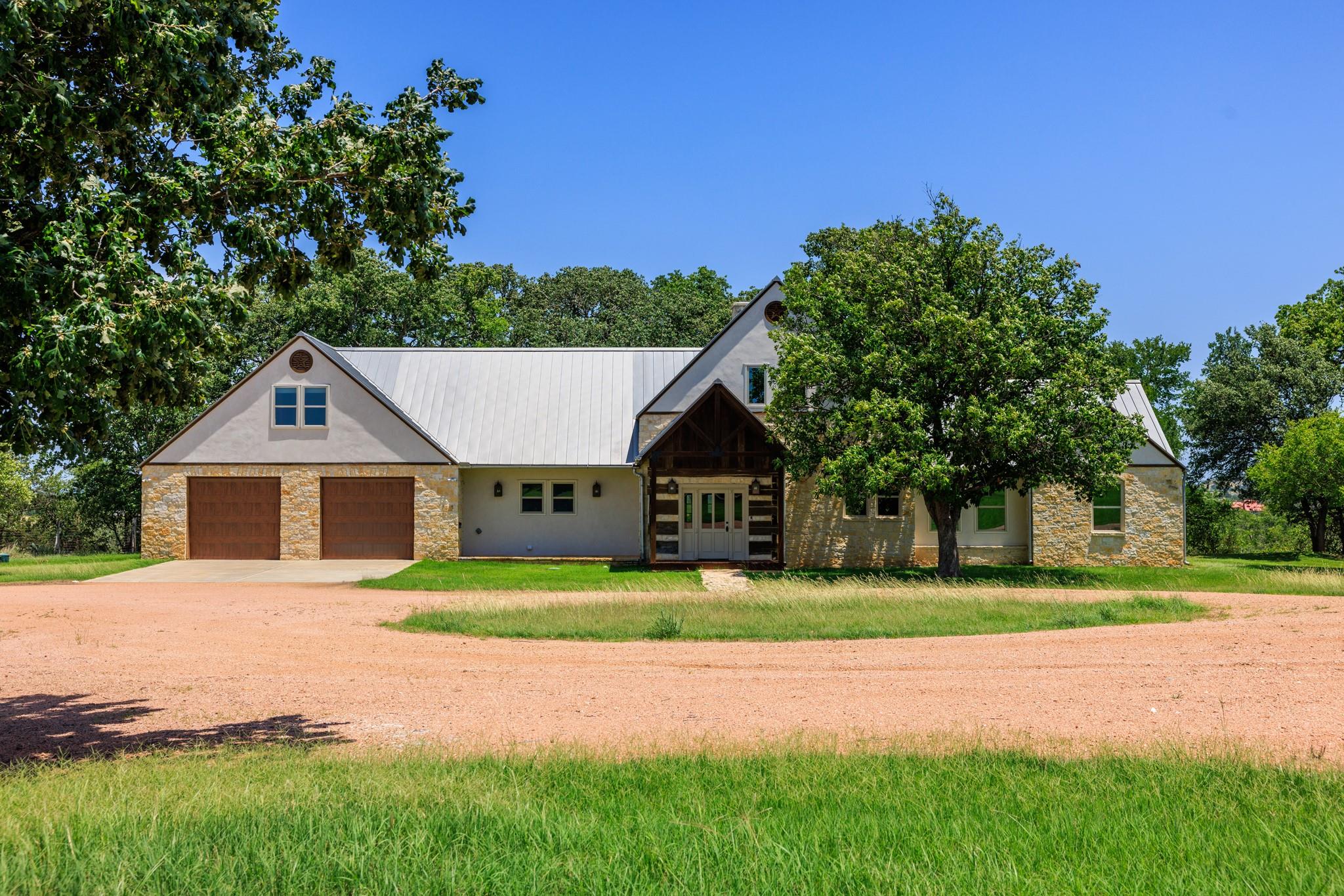 810 Clear Creek Ln, Fredericksburg, TX 78624