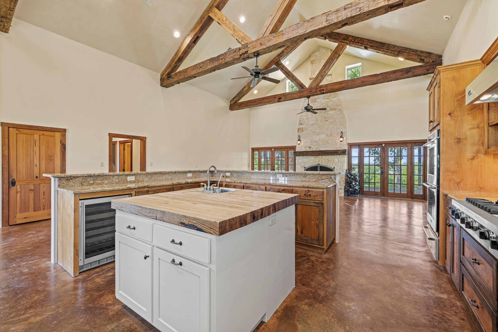 810 Clear Creek Ln, Fredericksburg, TX 78624