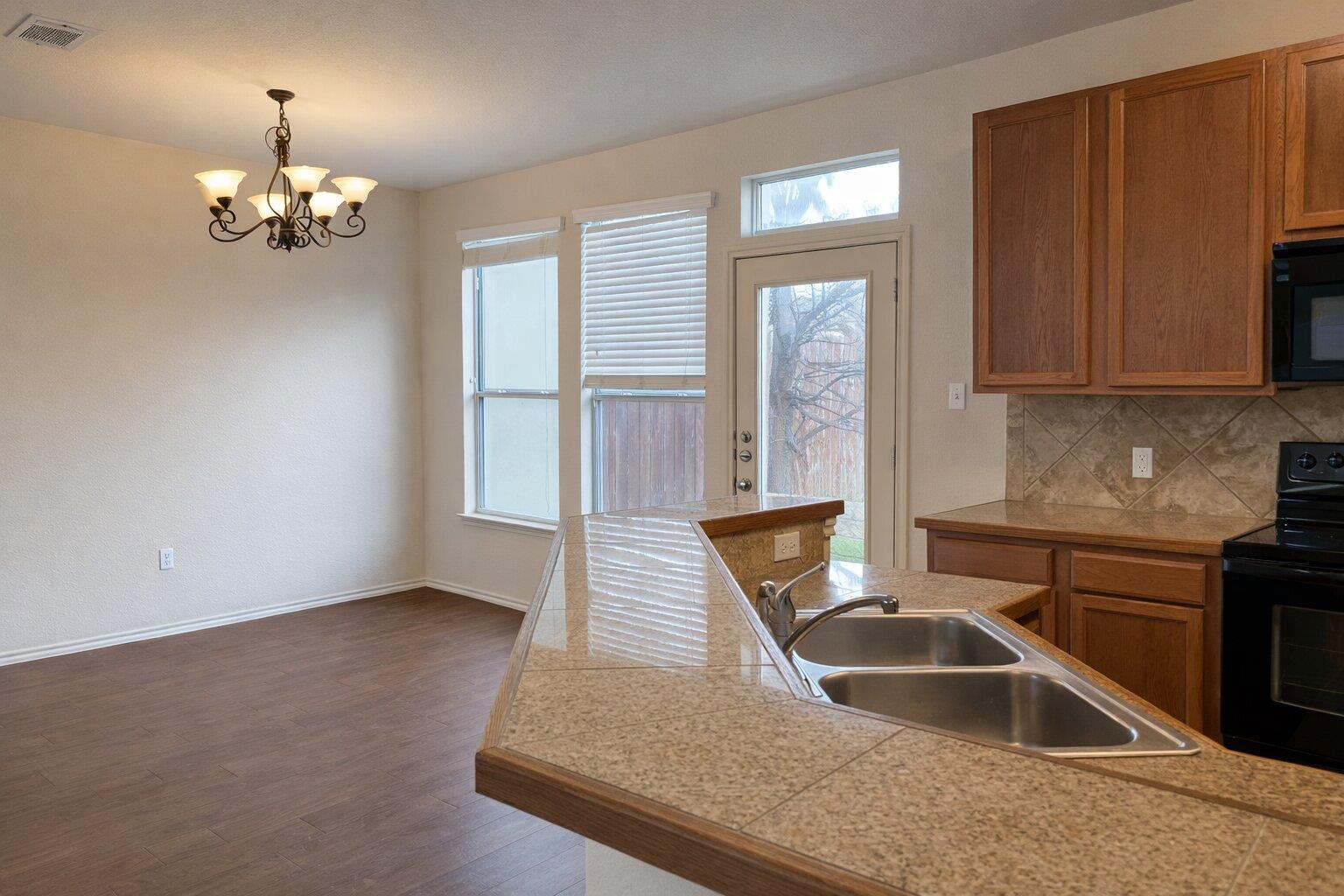 2410 Great Oaks Dr # 802, Round Rock, TX 78681