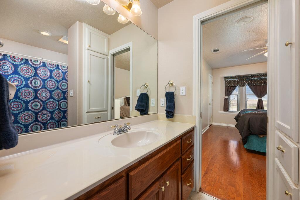 117 S Sentry Pt, Hutto, TX 78634