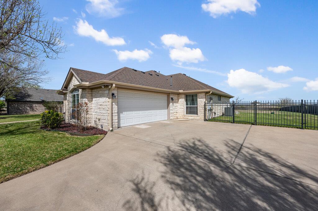 117 S Sentry Pt, Hutto, TX 78634