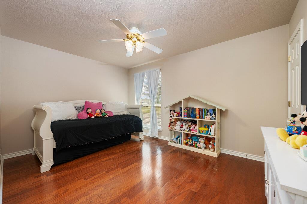 117 S Sentry Pt, Hutto, TX 78634