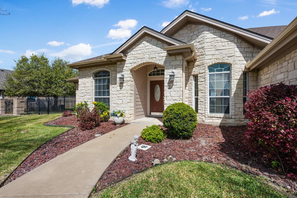 117 S Sentry Pt, Hutto, TX 78634