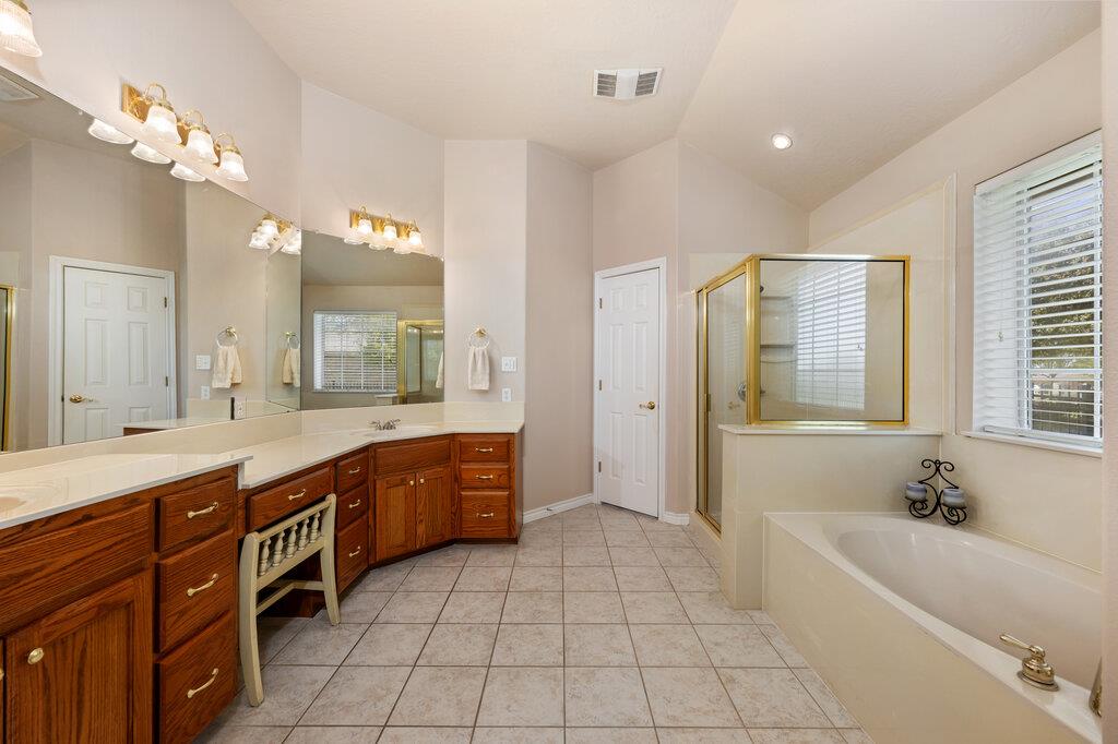 117 S Sentry Pt, Hutto, TX 78634