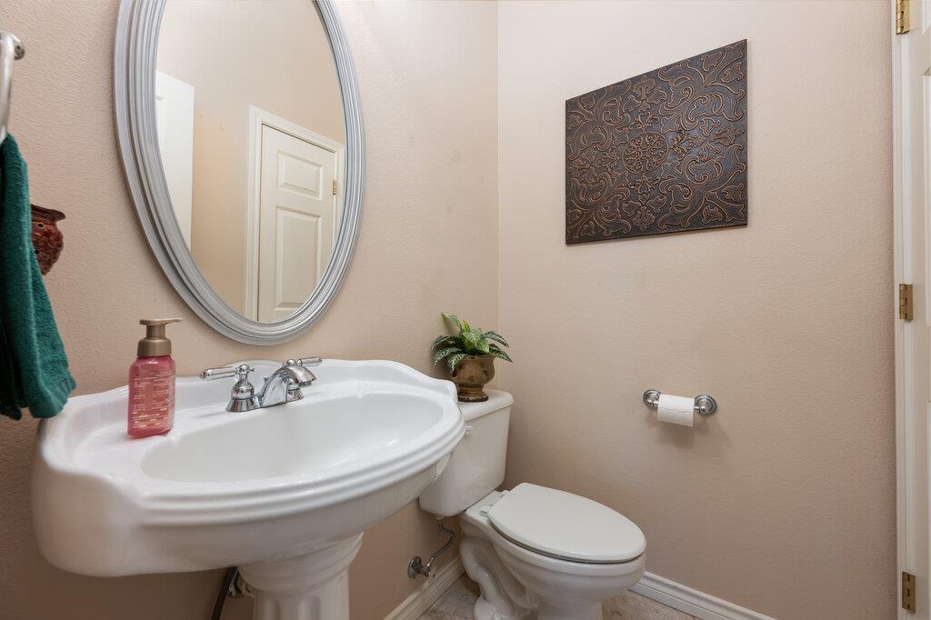 117 S Sentry Pt, Hutto, TX 78634