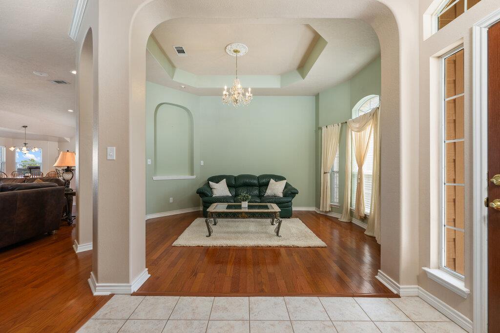 117 S Sentry Pt, Hutto, TX 78634