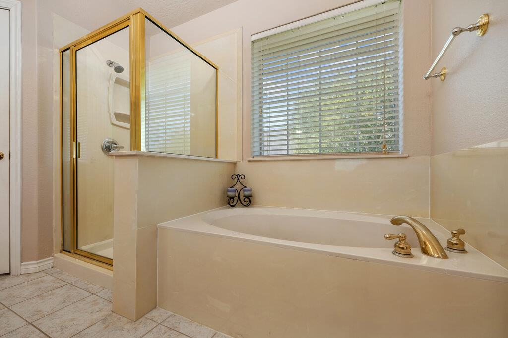 117 S Sentry Pt, Hutto, TX 78634