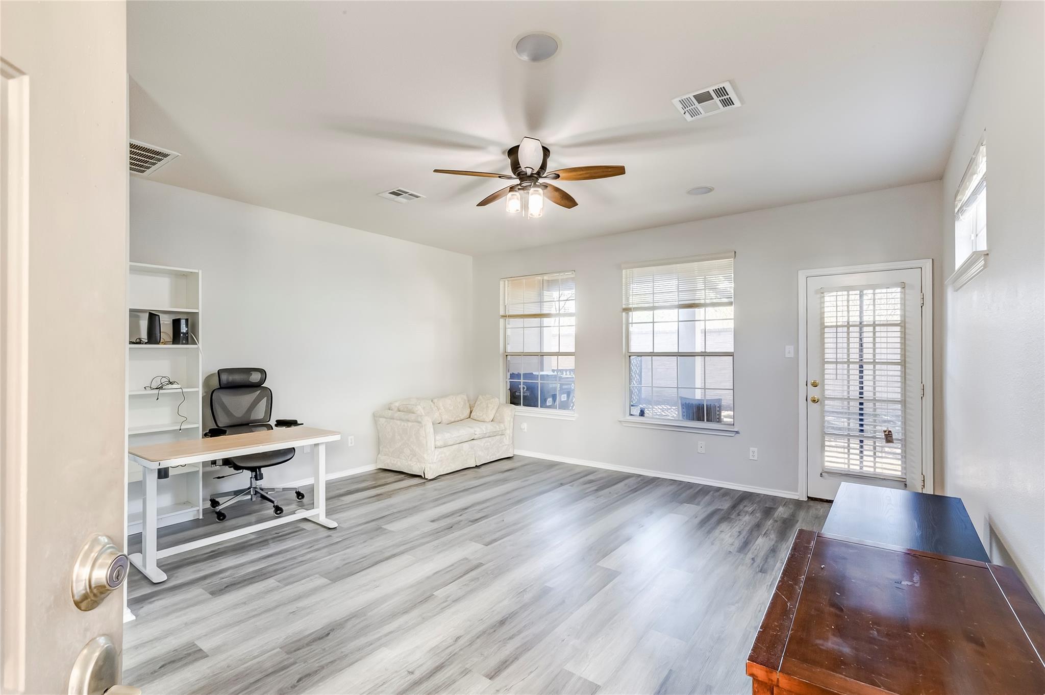 16100 S Great Oaks Dr # 102, Round Rock, TX 78681