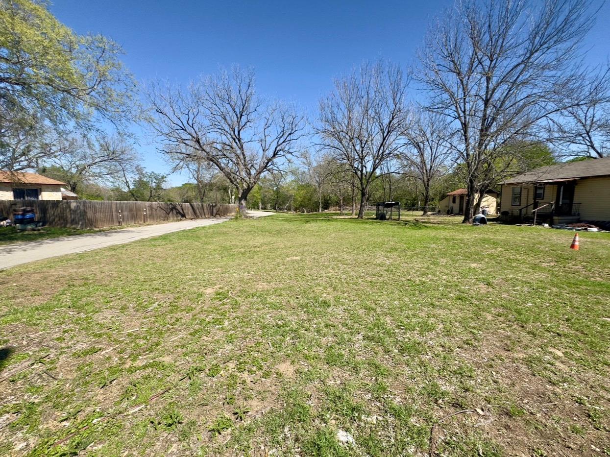 600 Sabine St, Lockhart, TX 78644