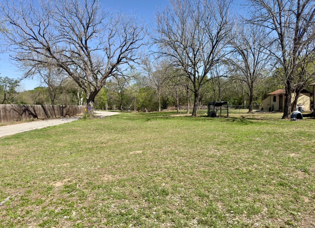 600 Sabine St, Lockhart, TX 78644