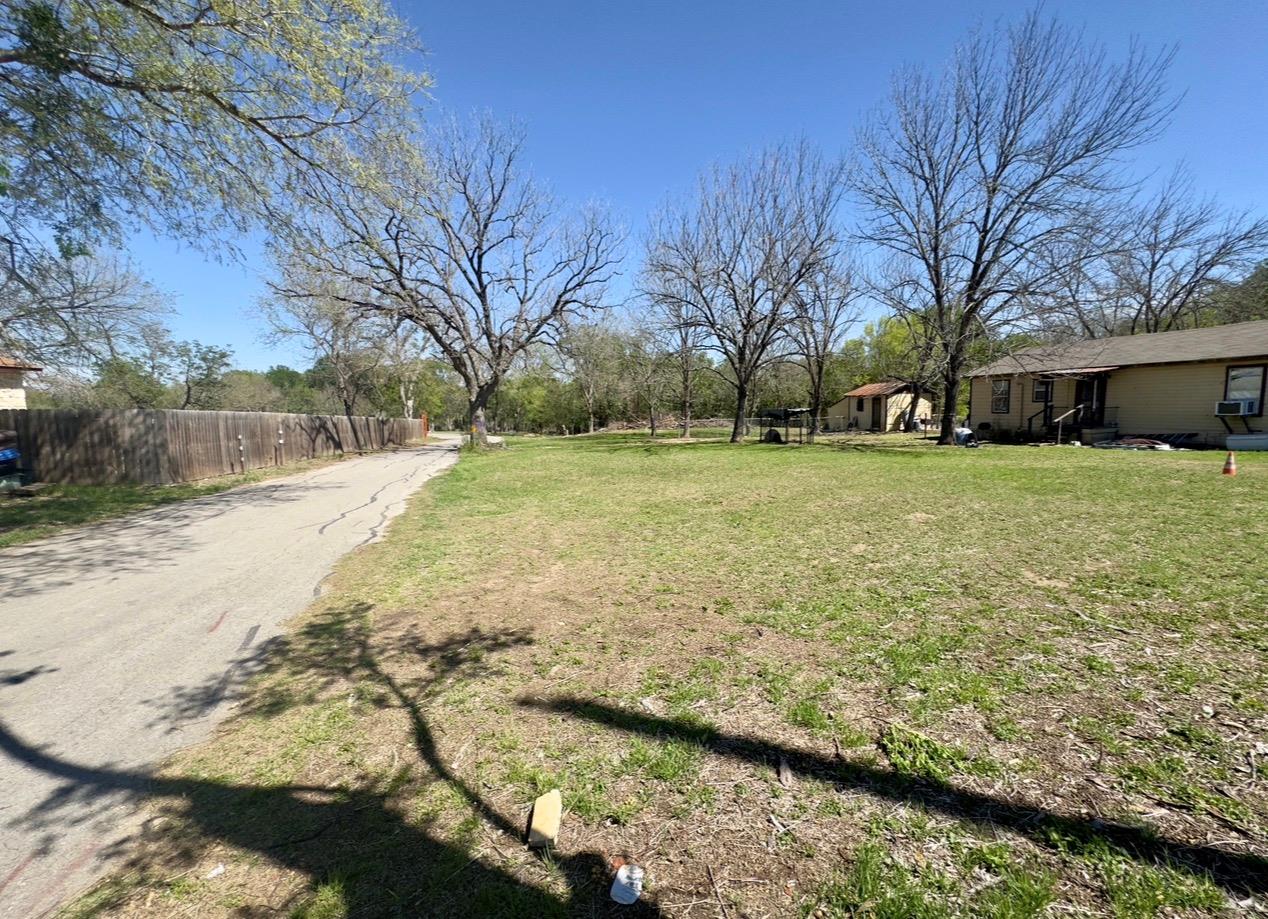 600 Sabine St, Lockhart, TX 78644