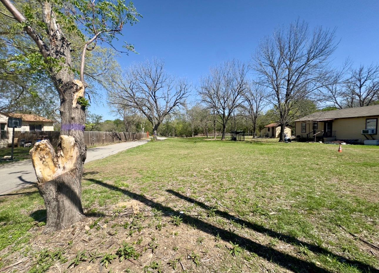 600 Sabine St, Lockhart, TX 78644