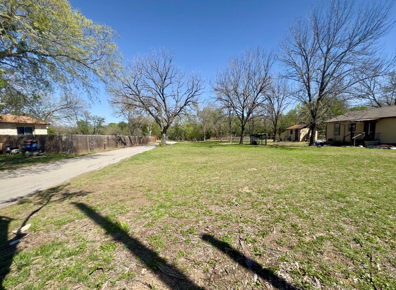 600 Sabine St, Lockhart, TX 78644