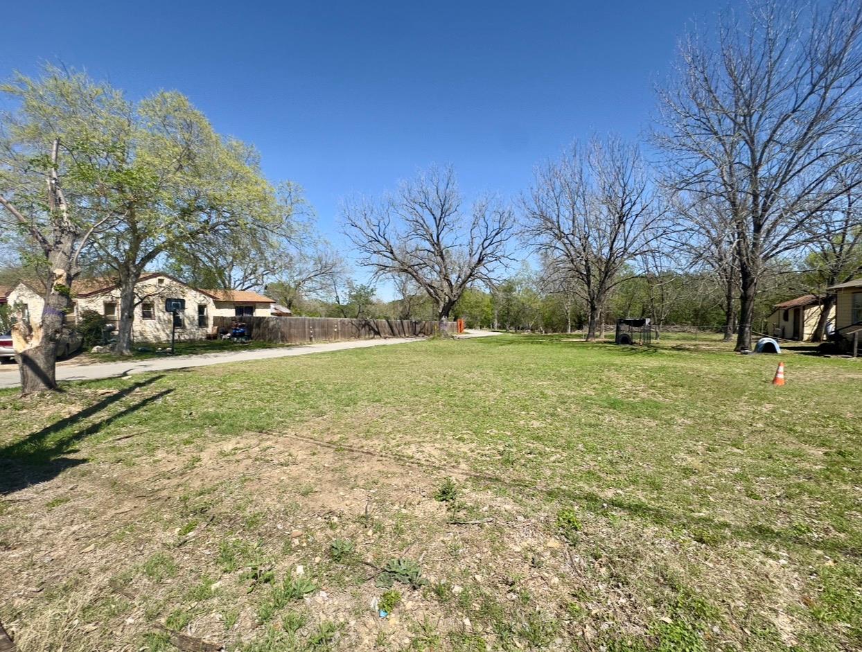 600 Sabine St, Lockhart, TX 78644