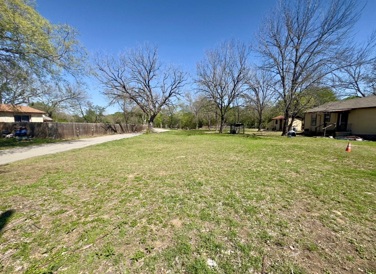 600 Sabine St, Lockhart, TX 78644