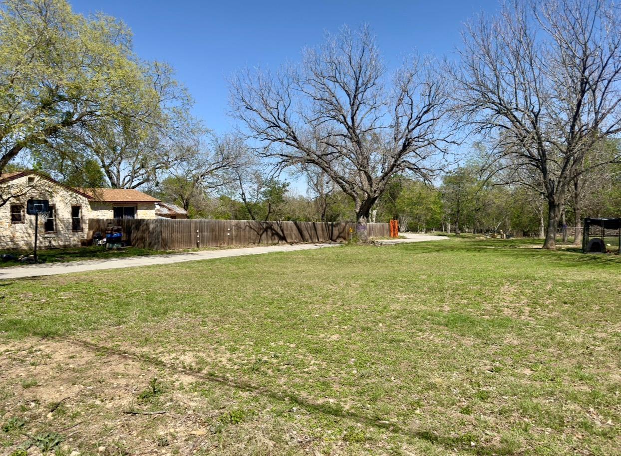 600 Sabine St, Lockhart, TX 78644