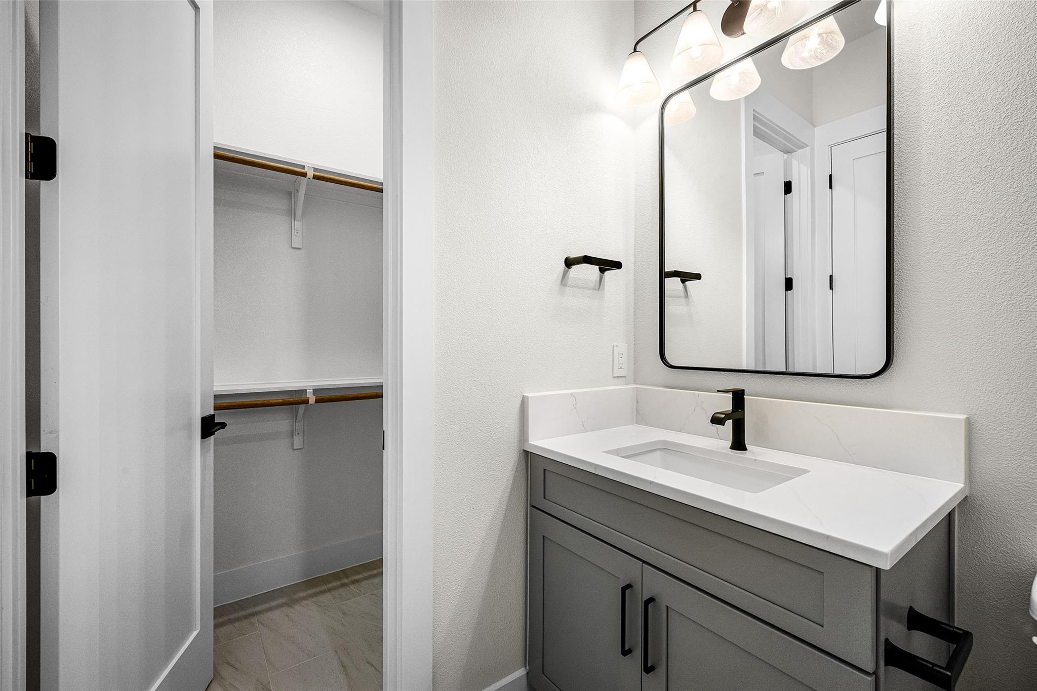 6513 Lavish Bnd, Jonestown, TX 78645