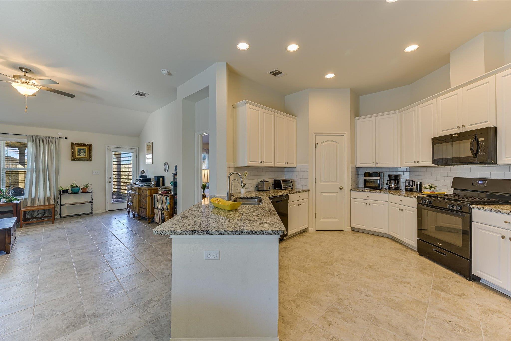 135 Tailwind Dr, Kyle, TX 78640