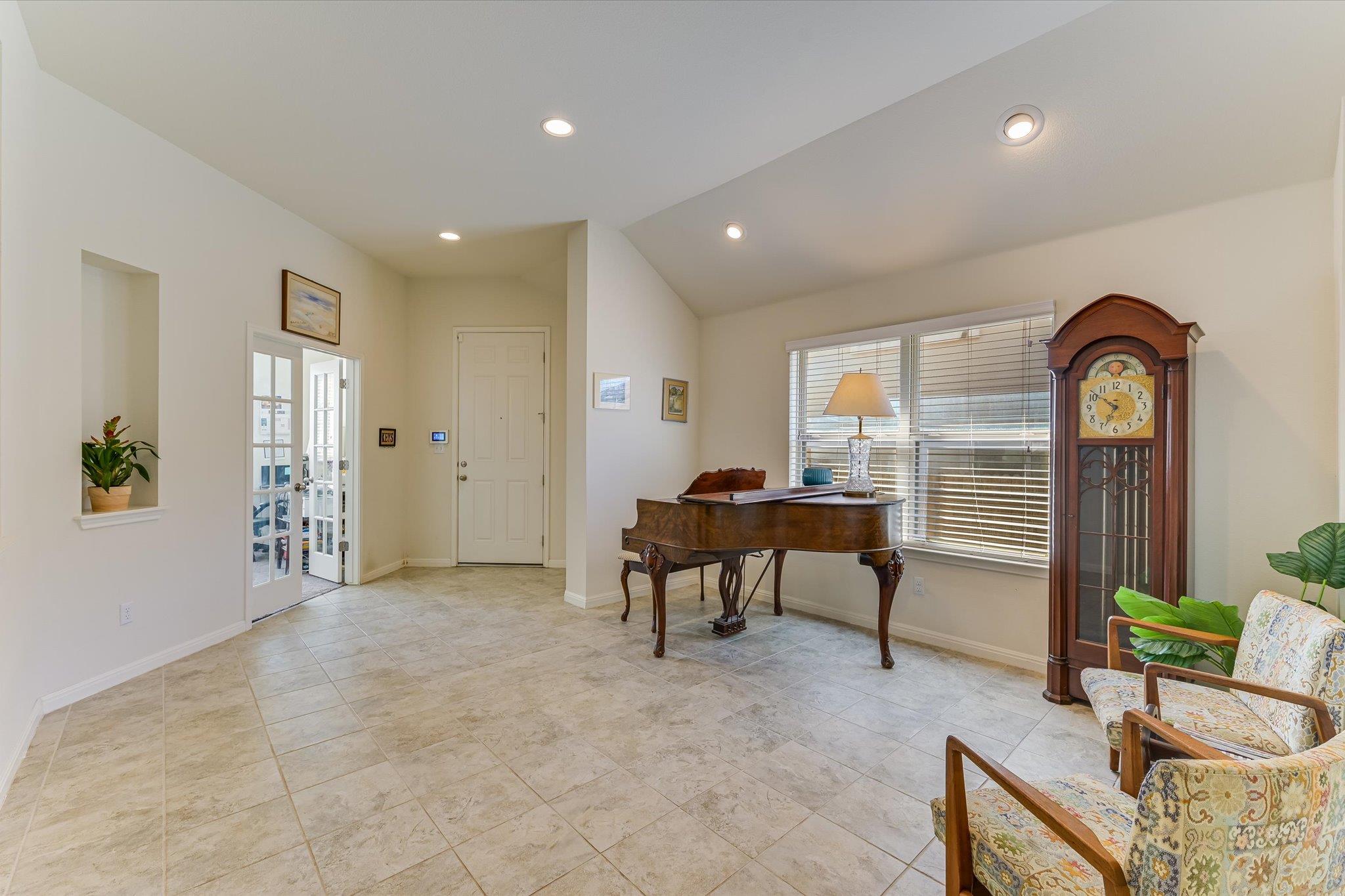 135 Tailwind Dr, Kyle, TX 78640