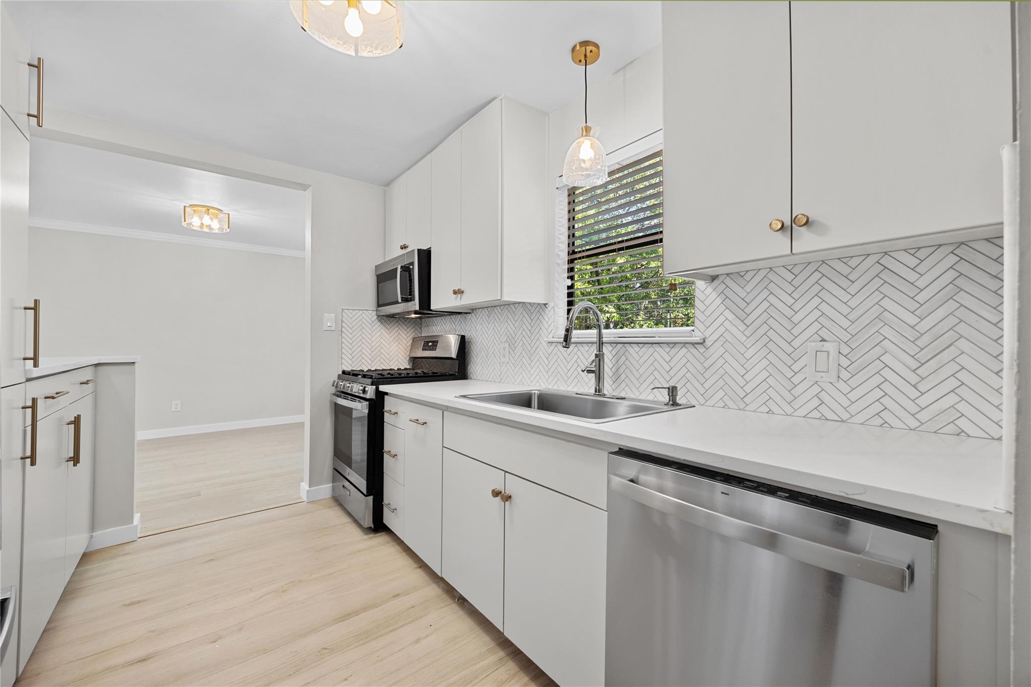 2102 E 8th St, Austin, TX 78702