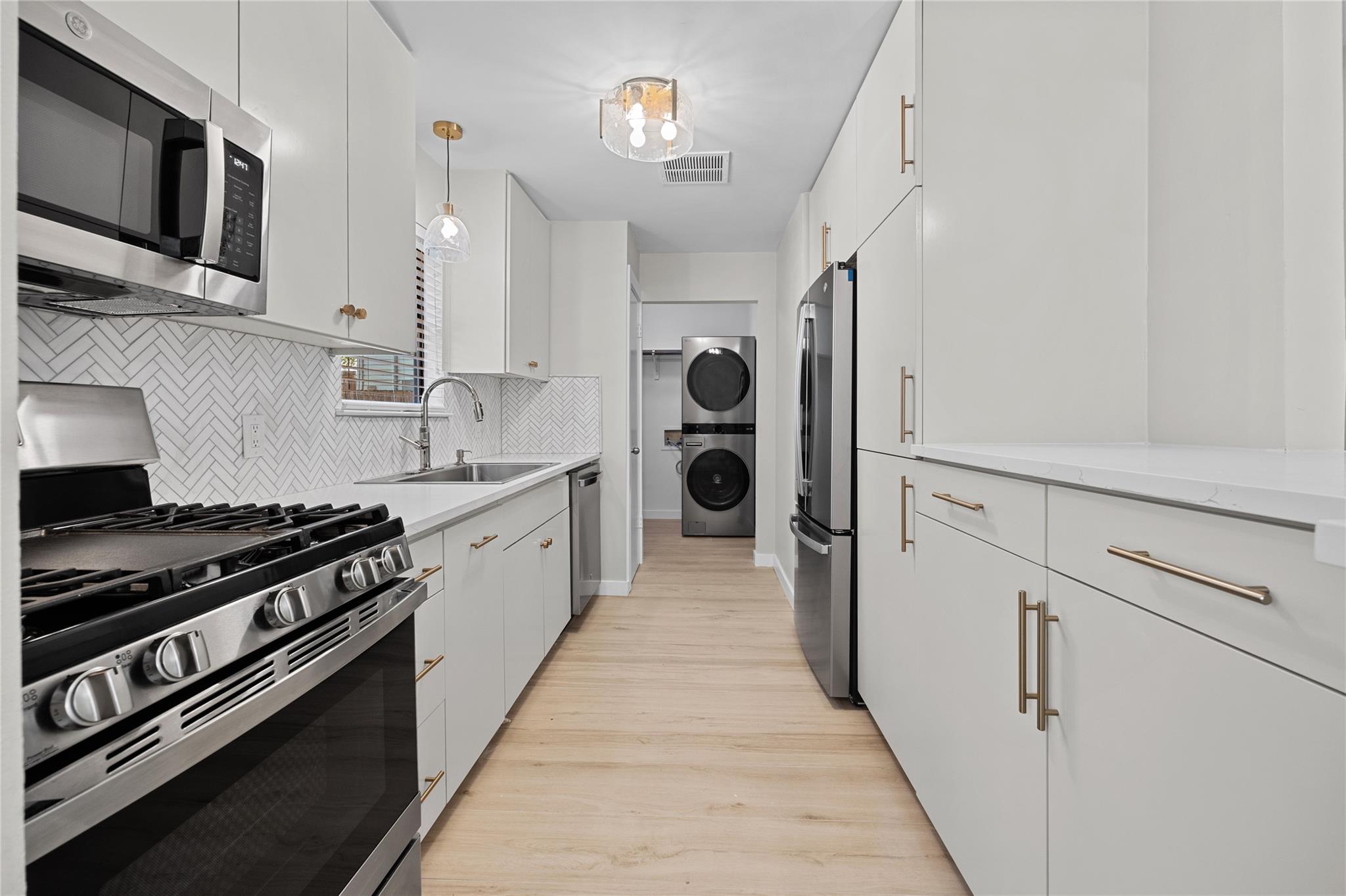 2102 E 8th St, Austin, TX 78702