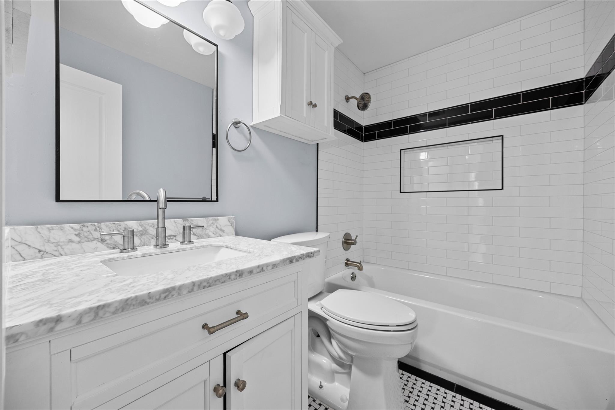 2102 E 8th St, Austin, TX 78702