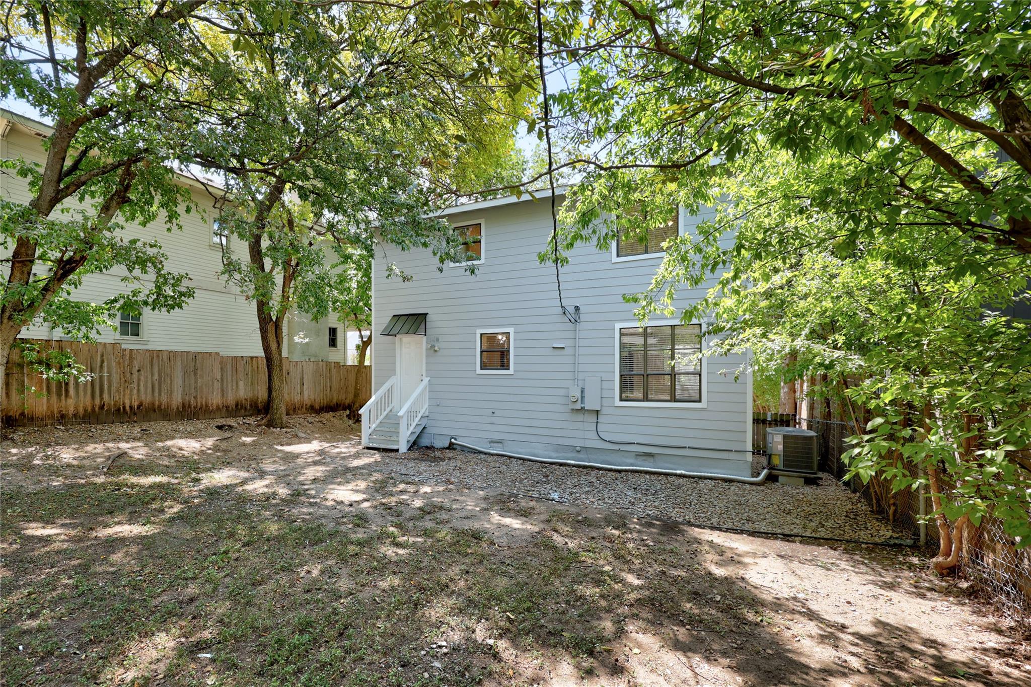 2102 E 8th St, Austin, TX 78702