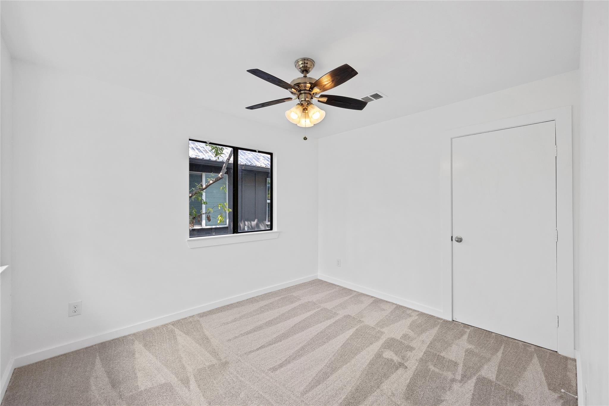 2102 E 8th St, Austin, TX 78702