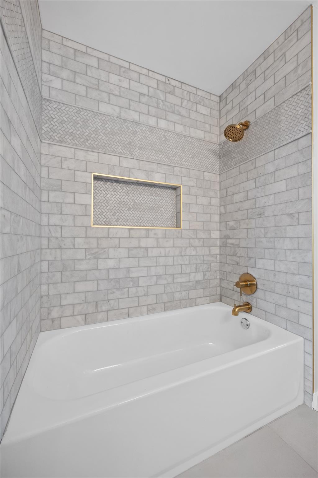 2102 E 8th St, Austin, TX 78702