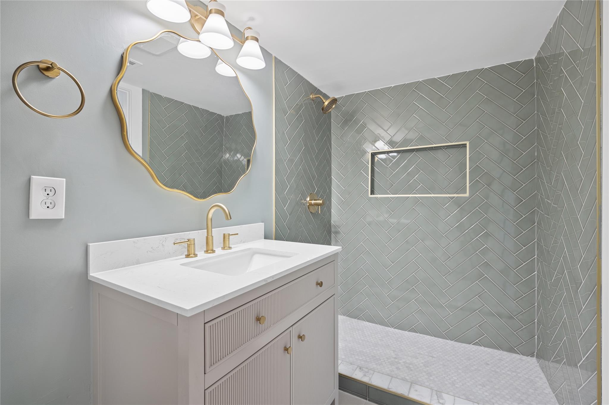 2102 E 8th St, Austin, TX 78702