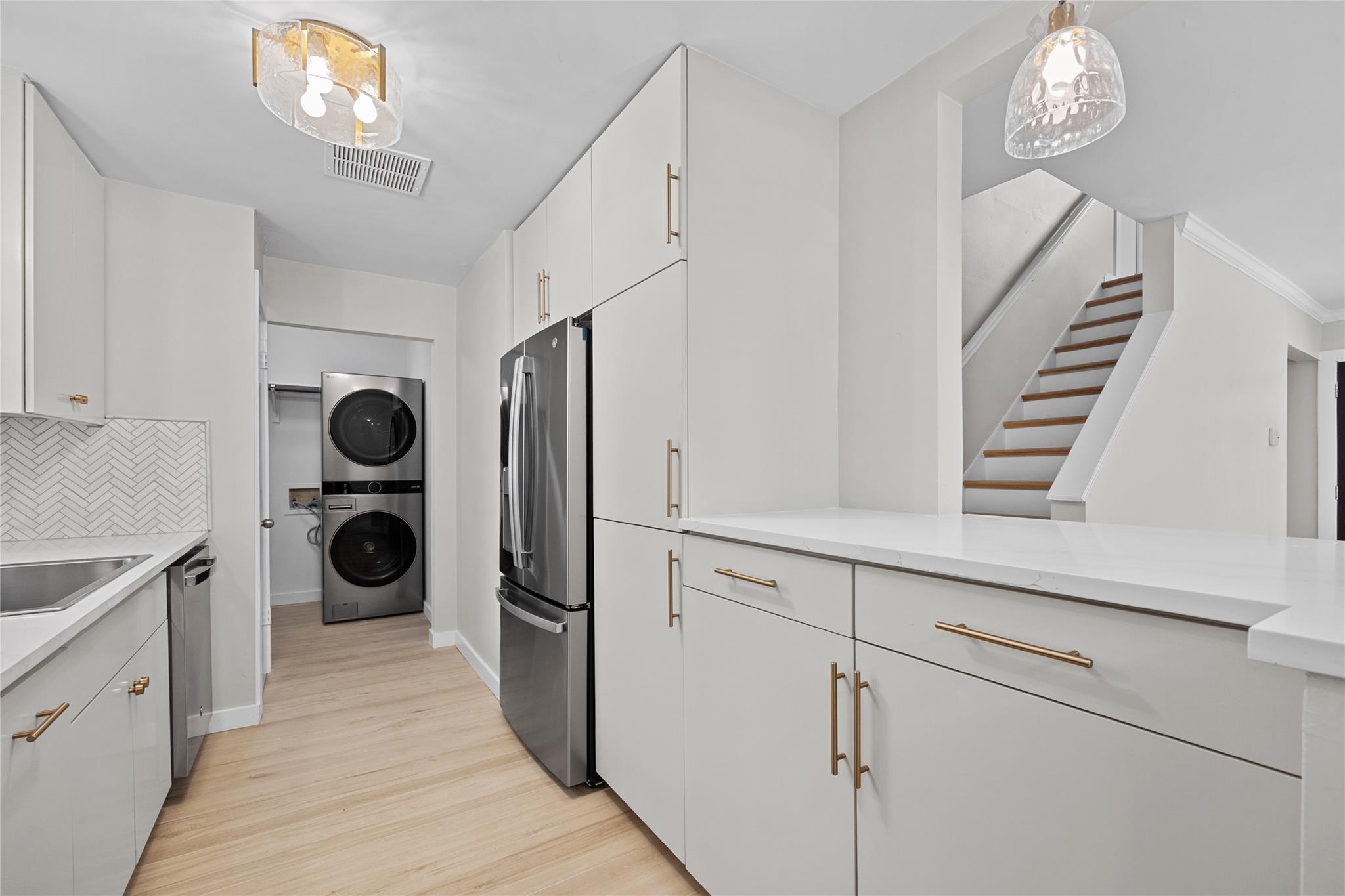 2102 E 8th St, Austin, TX 78702