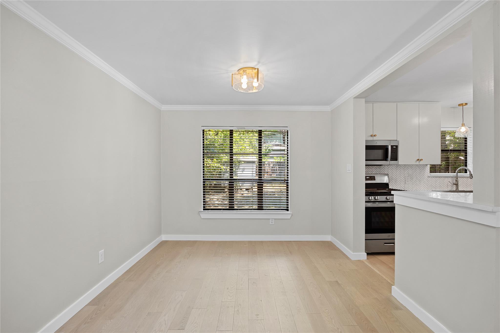 2102 E 8th St, Austin, TX 78702