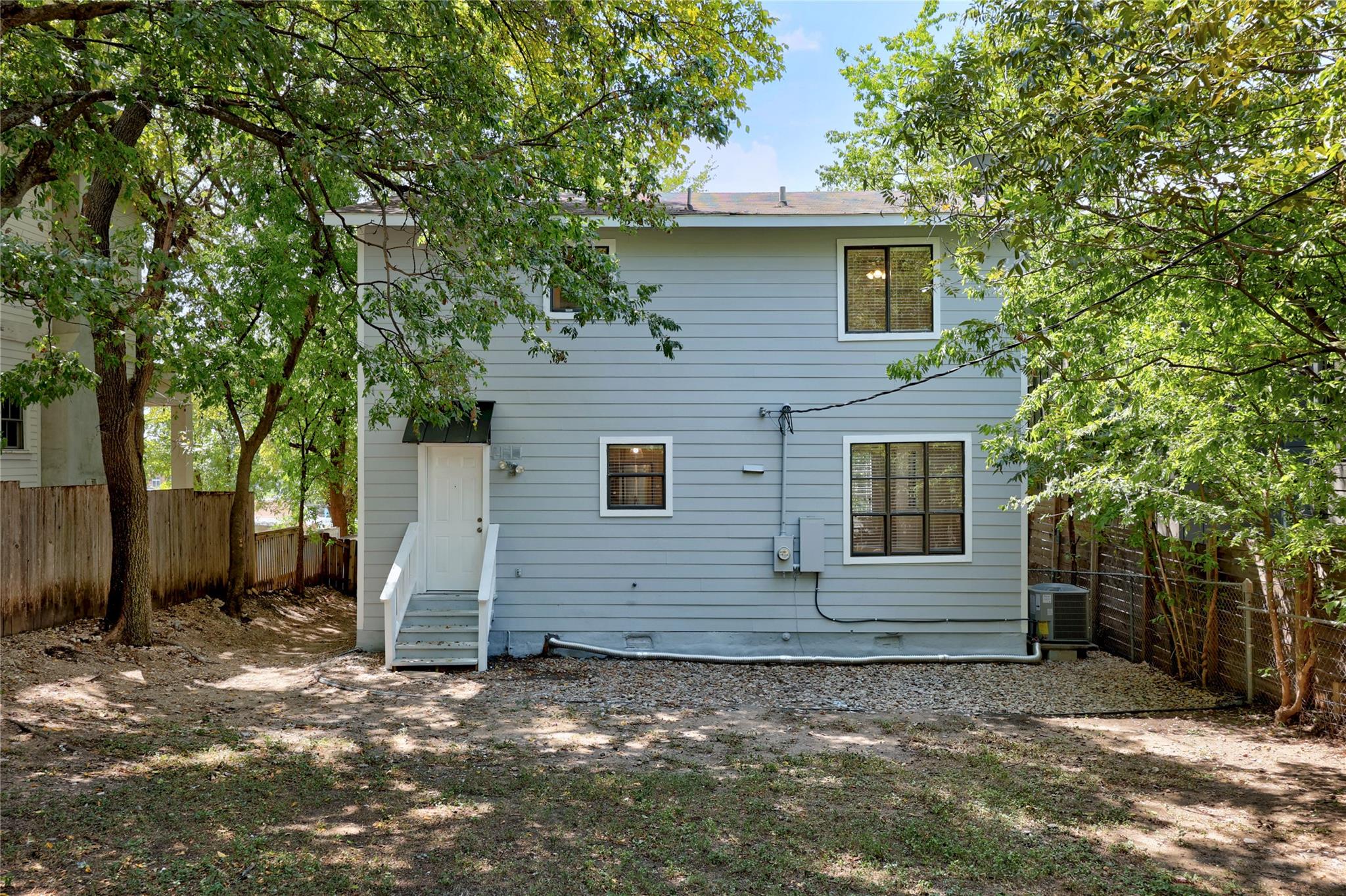 2102 E 8th St, Austin, TX 78702