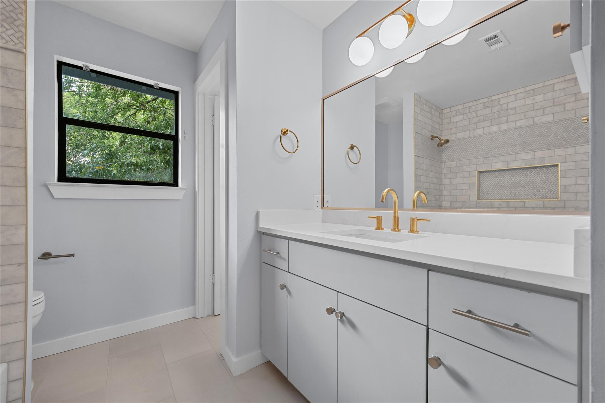 2102 E 8th St, Austin, TX 78702