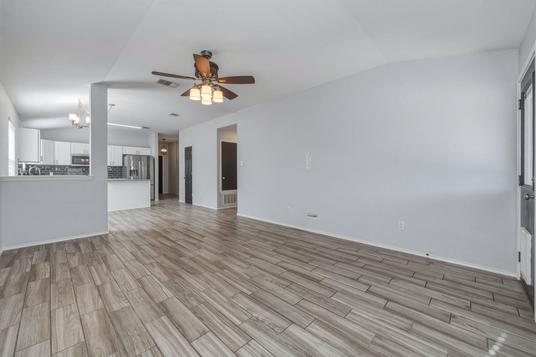 208 Hyltin St, Hutto, TX 78634