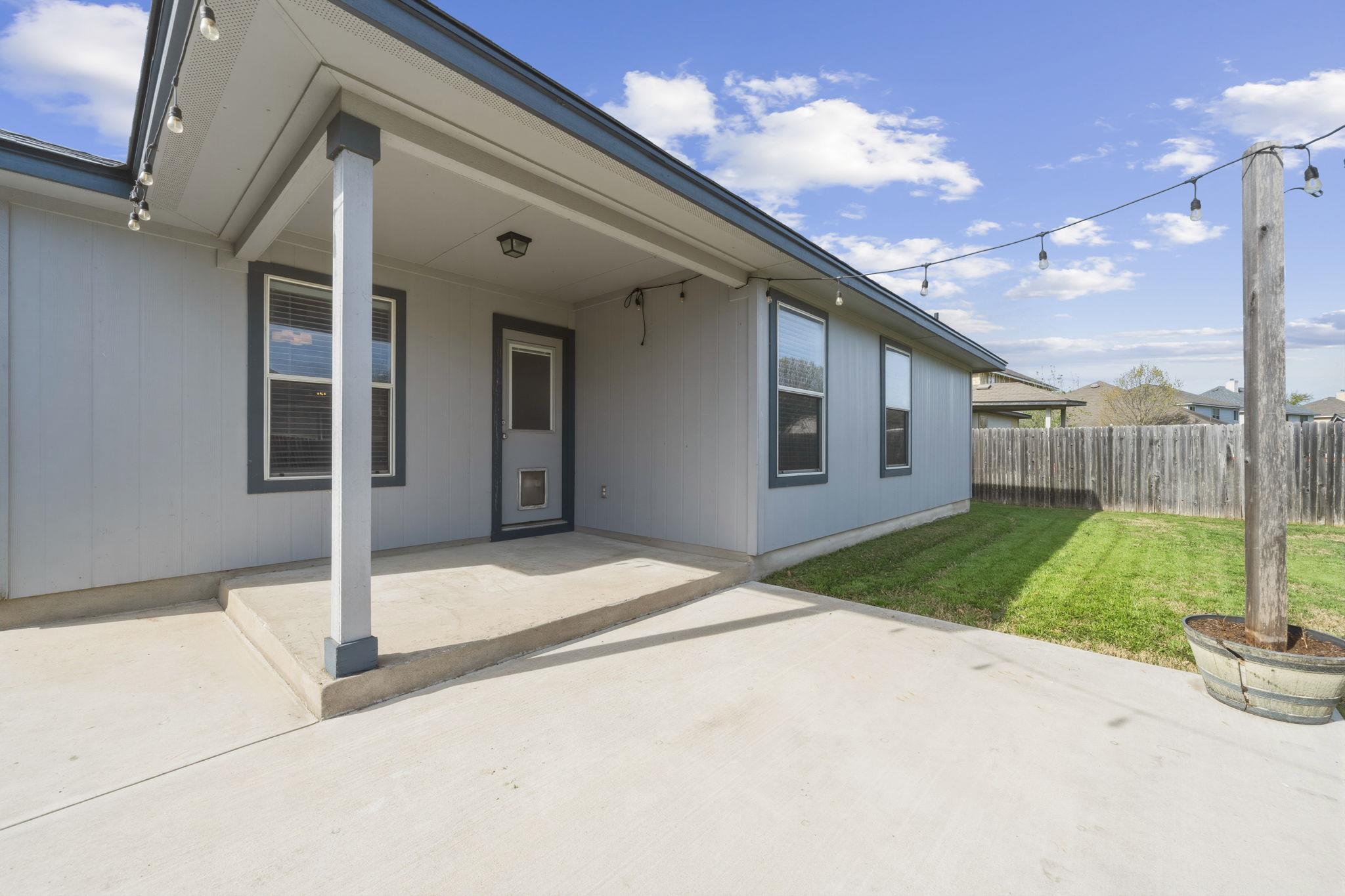 208 Hyltin St, Hutto, TX 78634