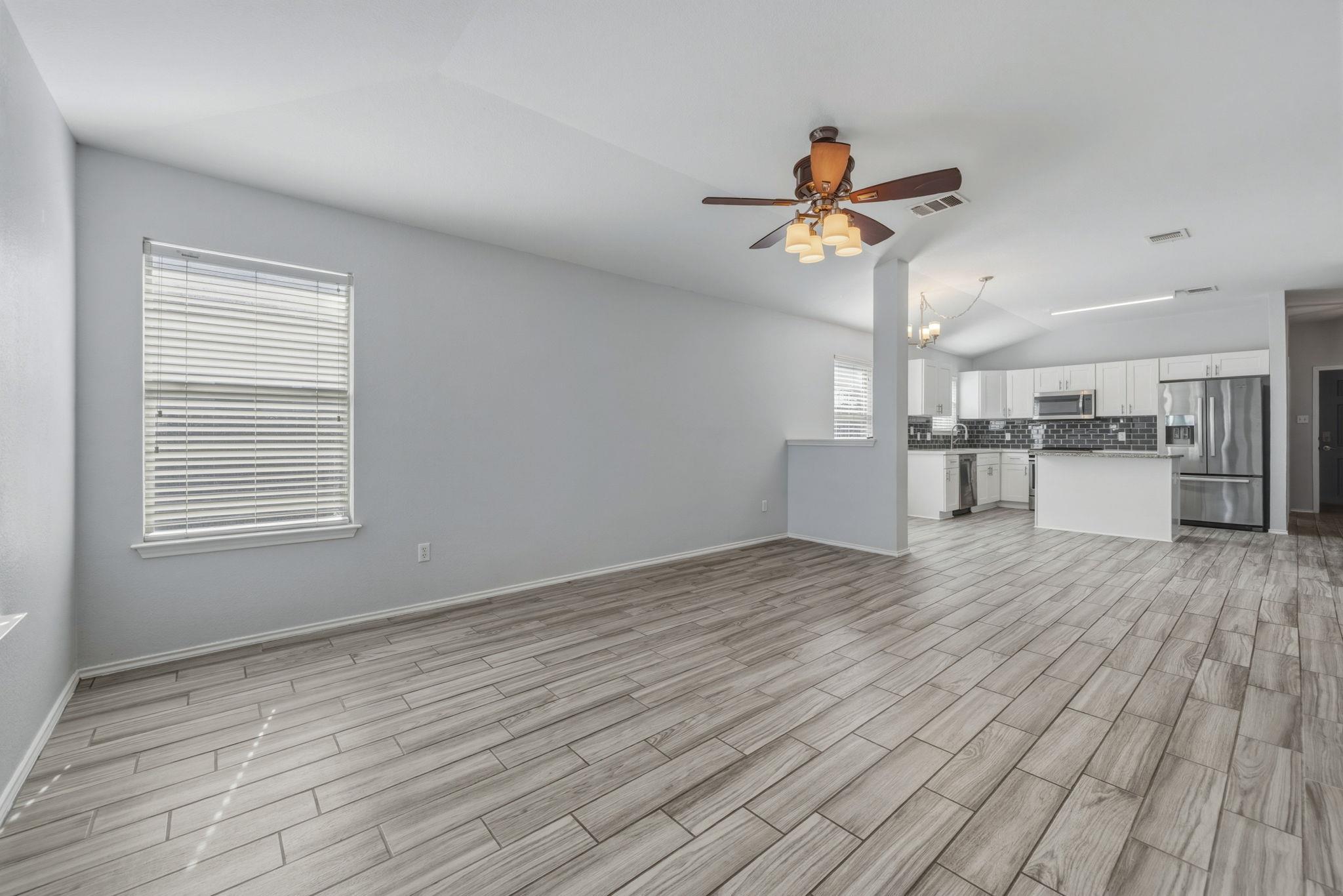 208 Hyltin St, Hutto, TX 78634