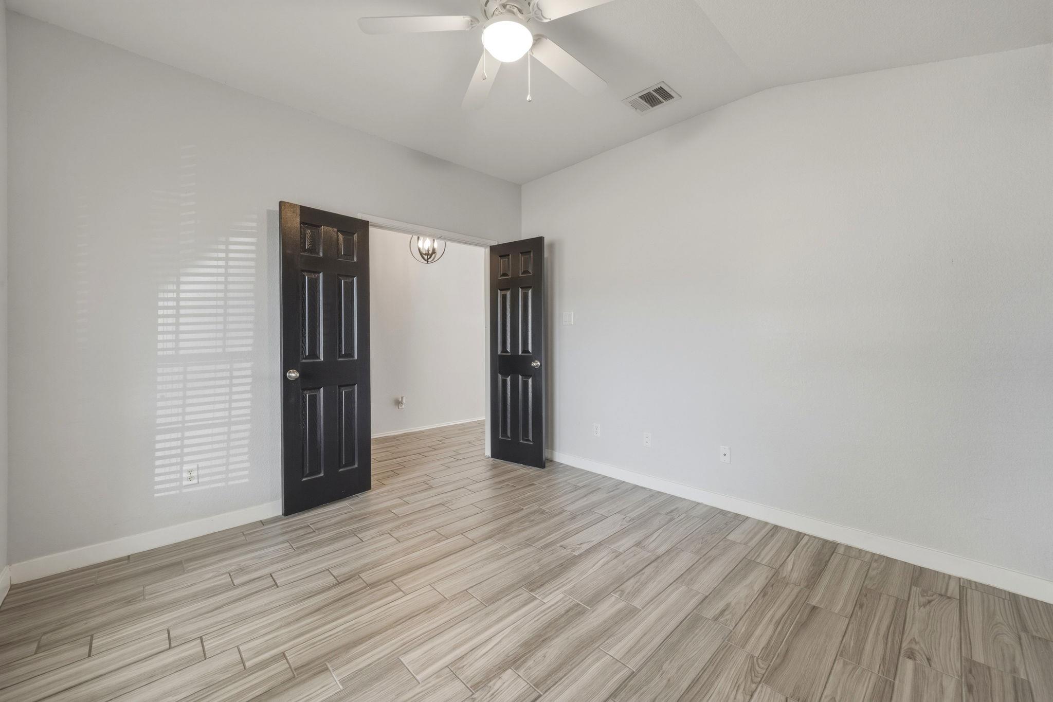 208 Hyltin St, Hutto, TX 78634