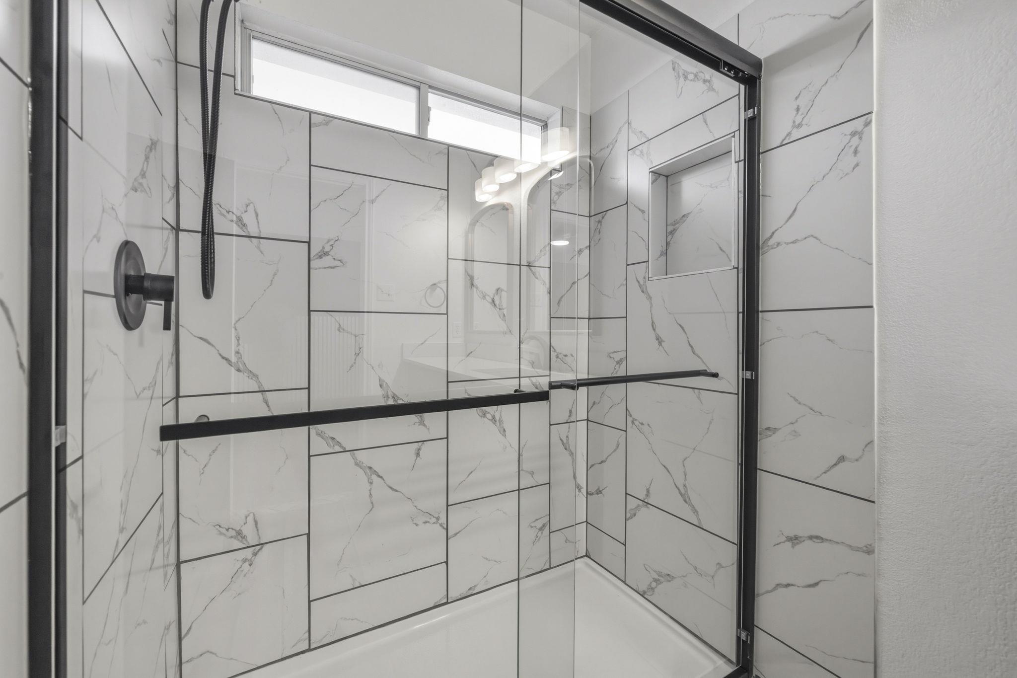 208 Hyltin St, Hutto, TX 78634